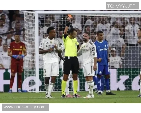 马赛后卫阿格德机场遭球迷袭击险遭扇脸事件引发关注 马赛后卫阿格德机场遭球迷袭击险遭扇脸事件引发关注