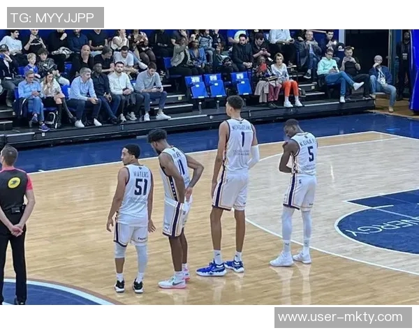 文班亚马解析关键三分球战术强调避免盲目突入人群造成复杂局面