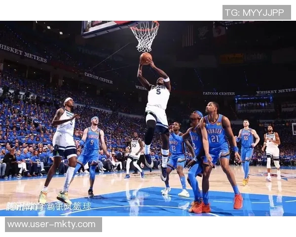 爱德华兹半场表现分析：11投4中收获10分6篮板2助攻并有3次失误