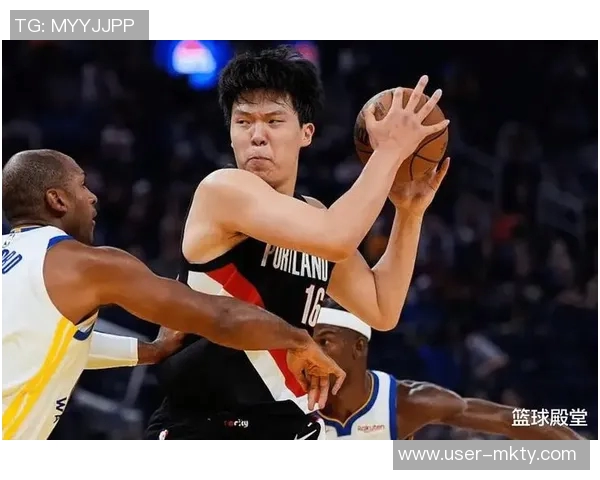 杨瀚森G联盟比赛三分球失误尴尬投篮竟然击中篮板侧沿引发笑声